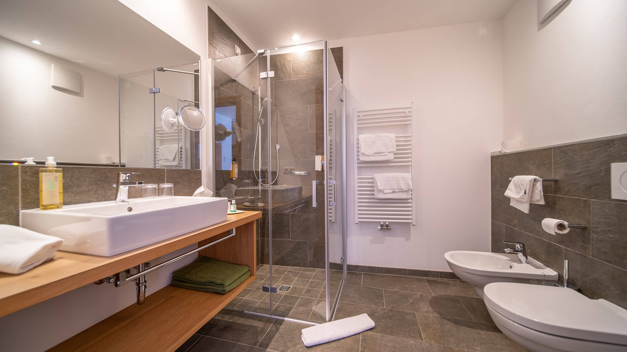 Doppelzimmer-Loggia-LaCasies Badezimmer