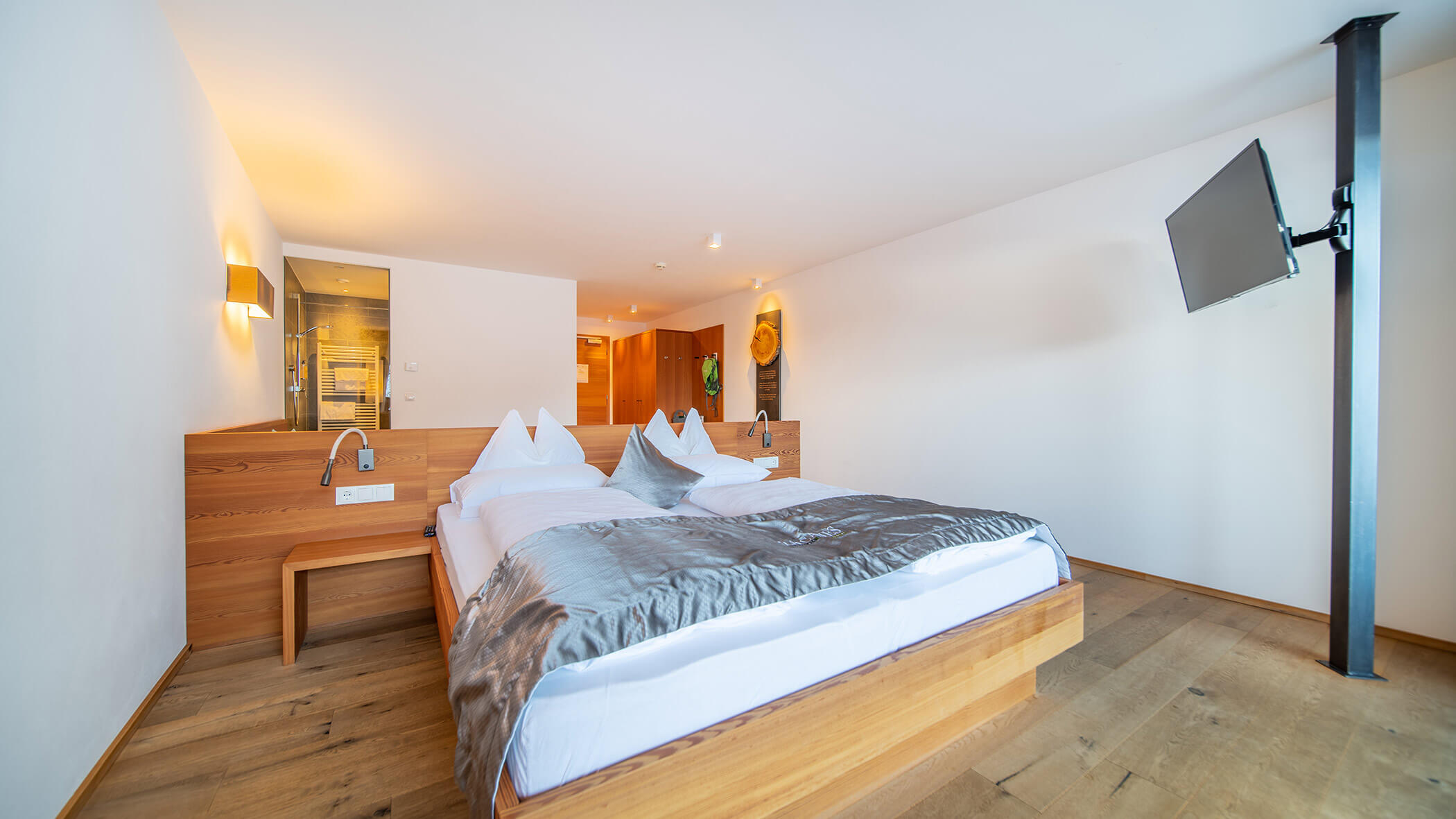 Superior-LaCasies Bett